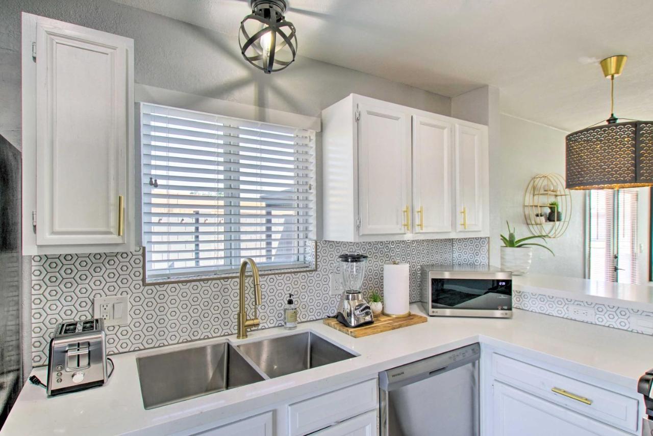 Charming Phoenix Home With Patio About 3 Miles To Dtwn! Exterior photo